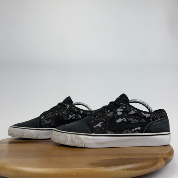 Mens Nike Toki Low Black Camo Spotted Comfort Casual Sneakers Shoes Size 9 M GUC - Picture 2 of 9